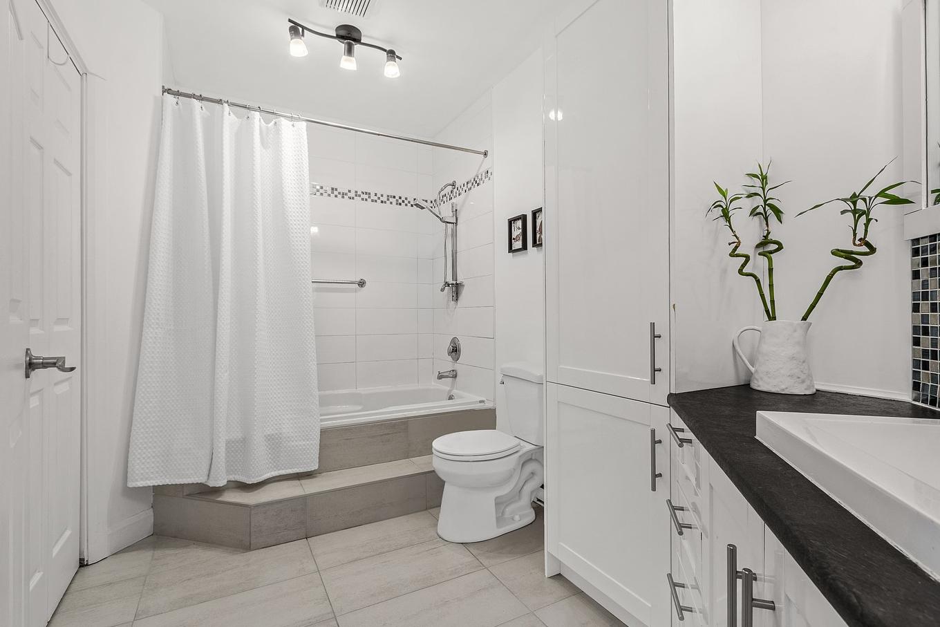 Salle de bains - 639 Rue Sébastien, Québec (Charlesbourg), QC - Indoor Photo Showing Bathroom