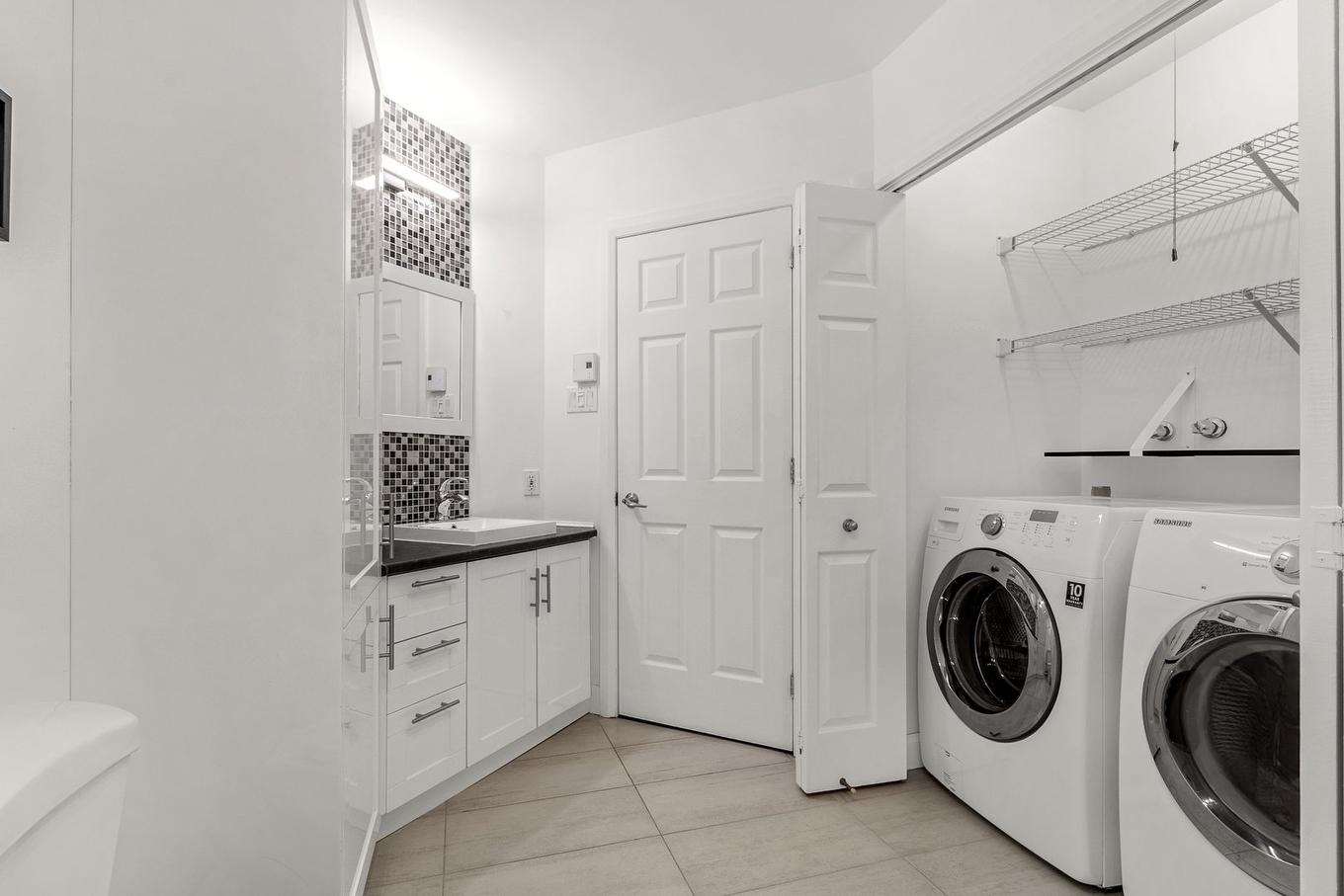 Salle de lavage - 639 Rue Sébastien, Québec (Charlesbourg), QC - Indoor Photo Showing Laundry Room