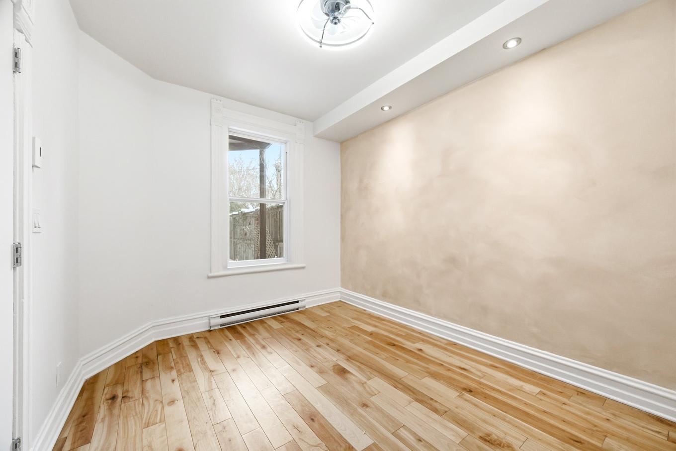 Chambre à coucher - 4711 Rue Adam, Montréal (Mercier/Hochelaga-Maisonneuve), QC - Indoor Photo Showing Other Room