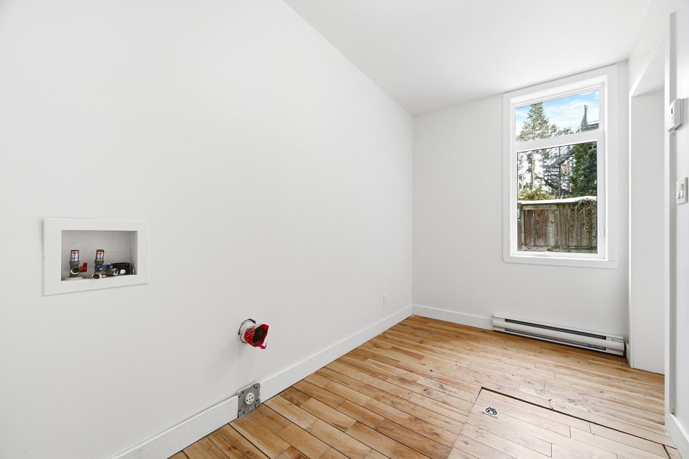 Salle de lavage - 4711 Rue Adam, Montréal (Mercier/Hochelaga-Maisonneuve), QC - Indoor Photo Showing Other Room