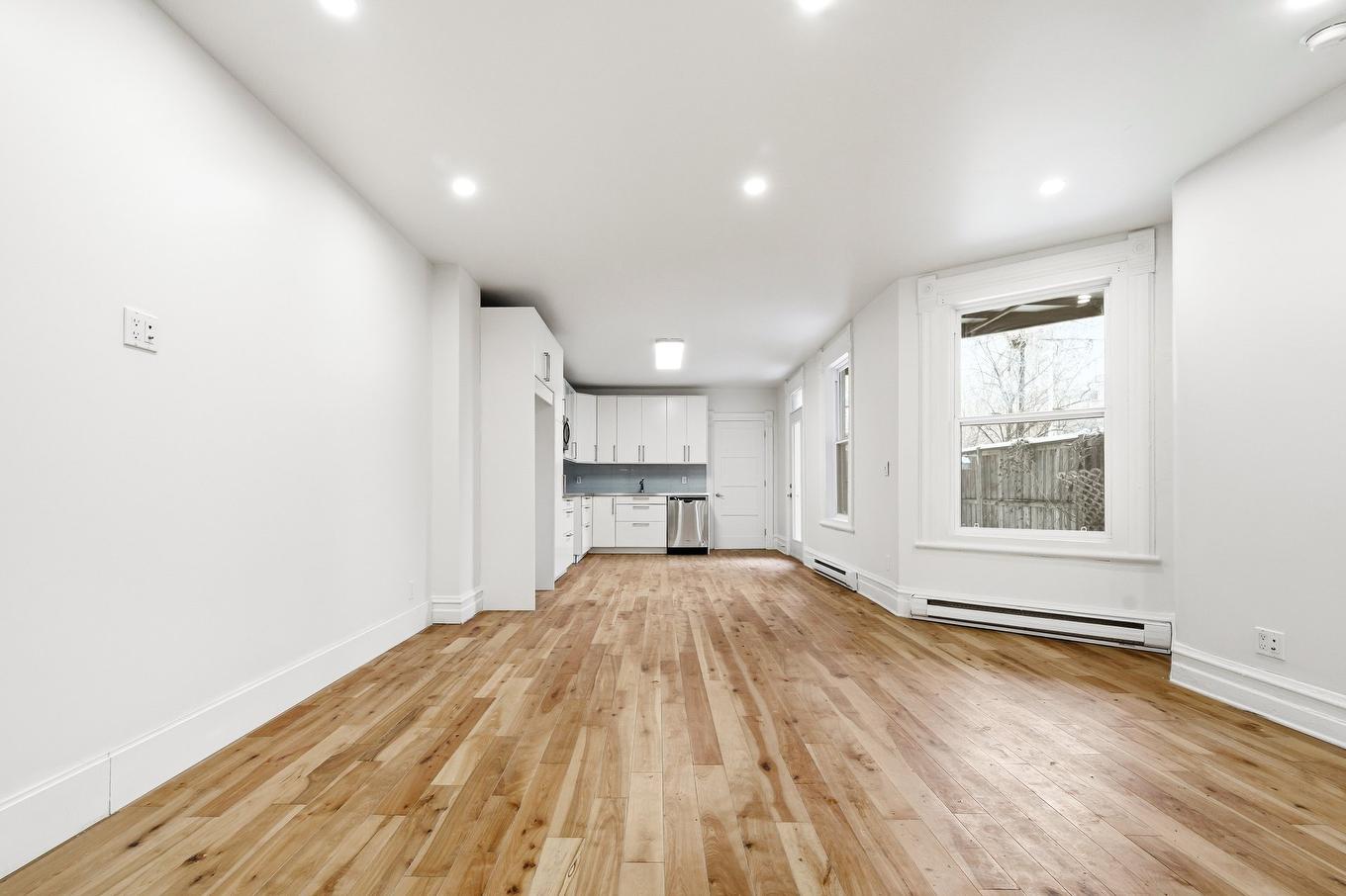 Salon - 4711 Rue Adam, Montréal (Mercier/Hochelaga-Maisonneuve), QC - Indoor Photo Showing Other Room