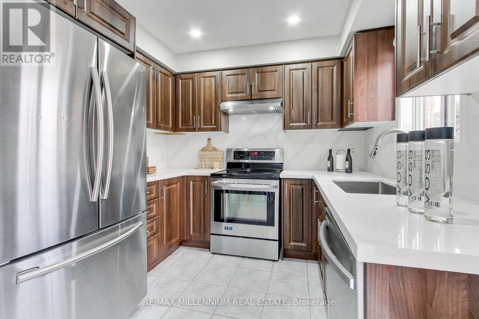 6 Studebaker Trail, Brampton, ON - Indoor Photo Showing Kitchen