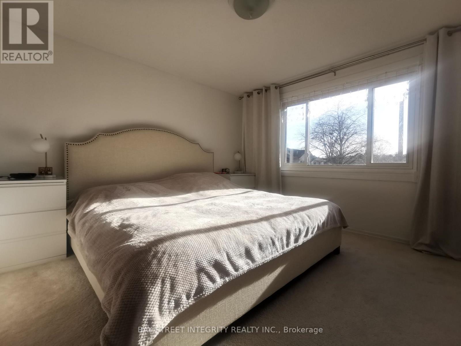 976 Raintree Lane, Mississauga, ON - Indoor Photo Showing Bedroom