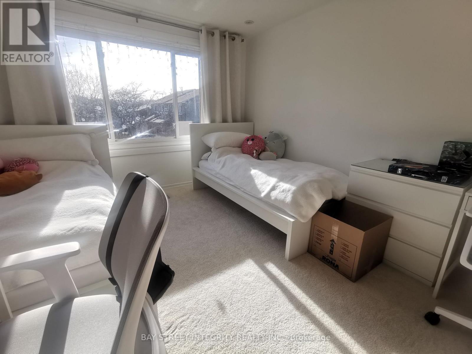 976 Raintree Lane, Mississauga, ON - Indoor Photo Showing Bedroom