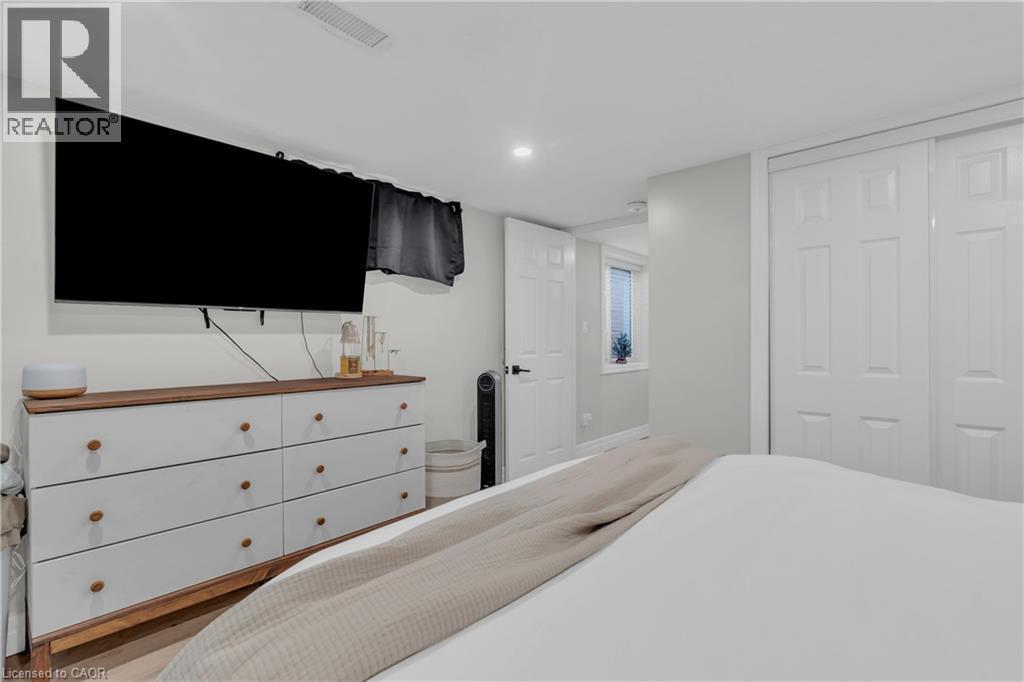 220 Bruce Street, Kitchener, ON - Indoor Photo Showing Bedroom