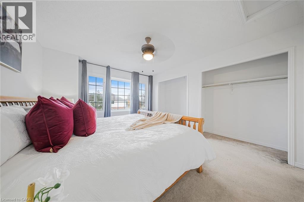 11 Renner Drive, Cambridge, ON - Indoor Photo Showing Bedroom
