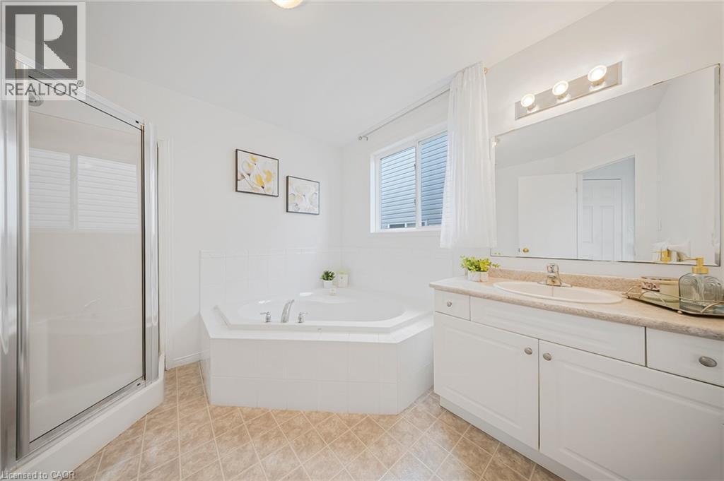 11 Renner Drive, Cambridge, ON - Indoor Photo Showing Bathroom