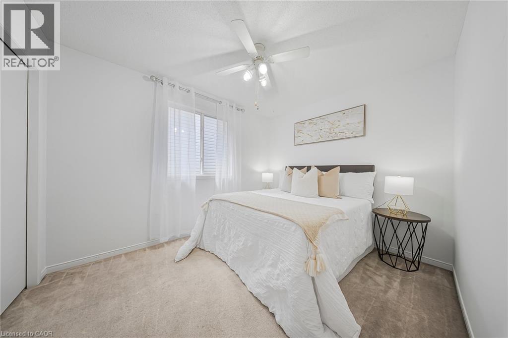 11 Renner Drive, Cambridge, ON - Indoor Photo Showing Bedroom
