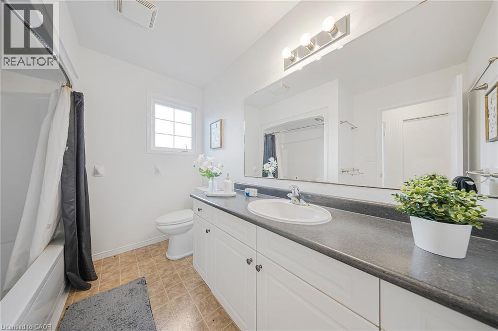11 Renner Drive, Cambridge, ON - Indoor Photo Showing Bathroom