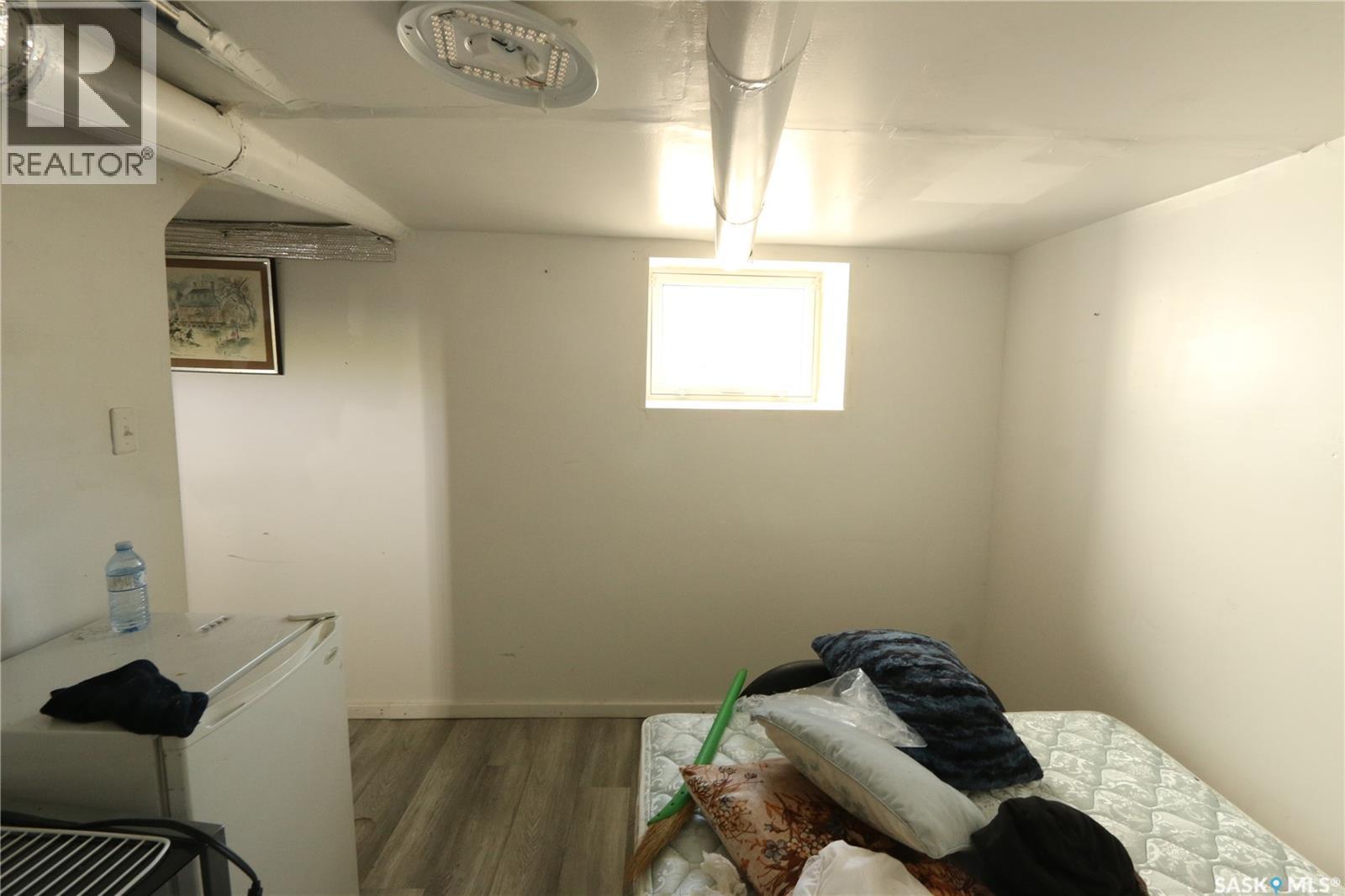 1115 Robinson Street, Regina, SK - Indoor