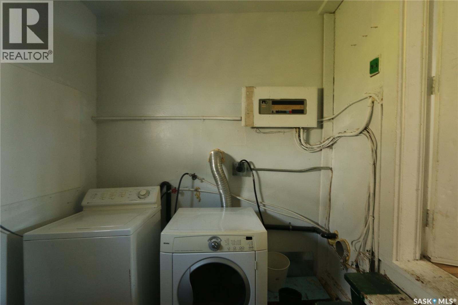 1115 Robinson Street, Regina, SK - Indoor Photo Showing Laundry Room