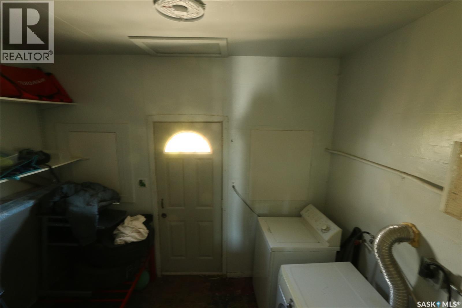 1115 Robinson Street, Regina, SK - Indoor Photo Showing Laundry Room