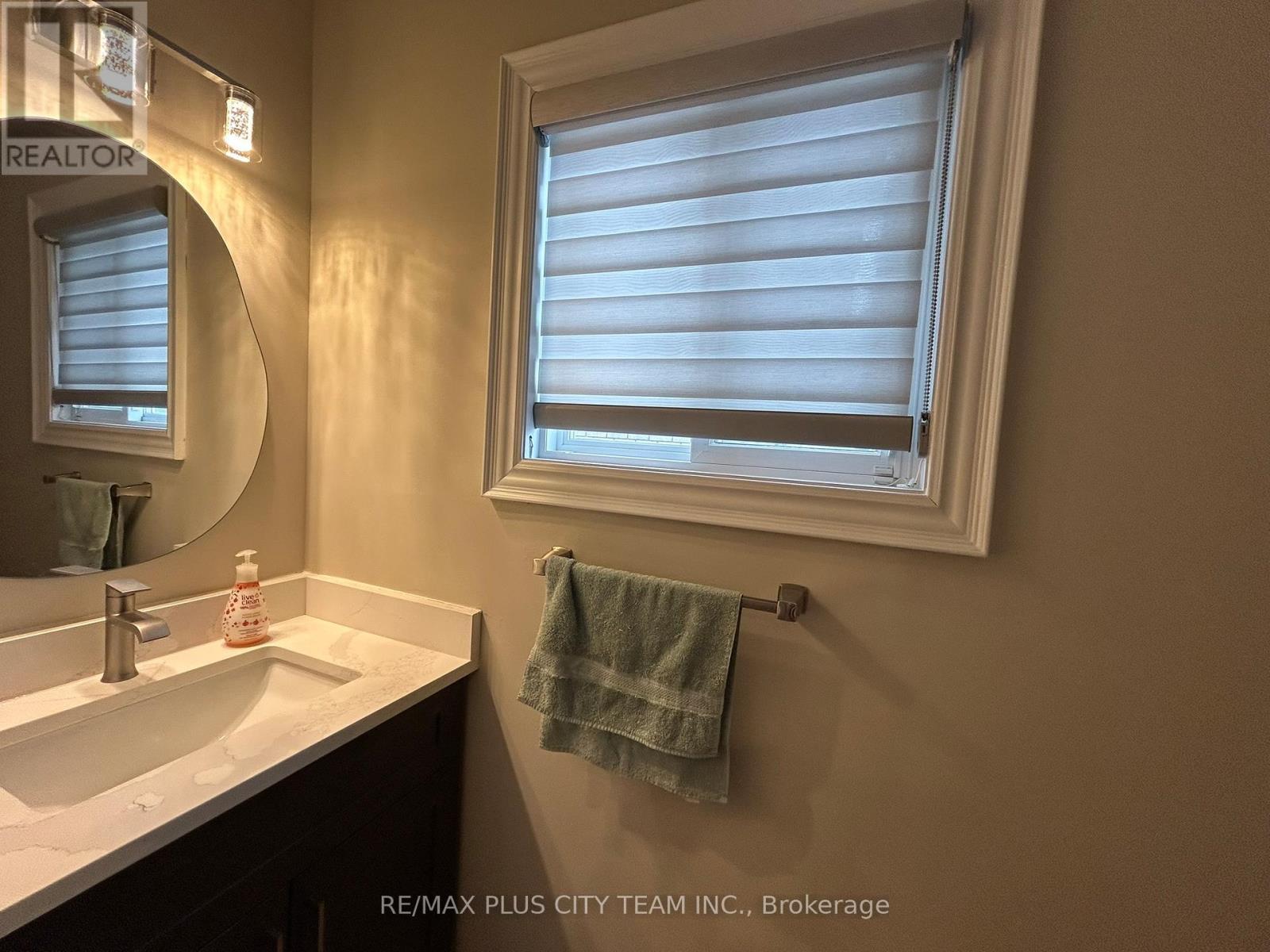 506 Dicenzo Drive, Hamilton, ON - Indoor Photo Showing Bathroom