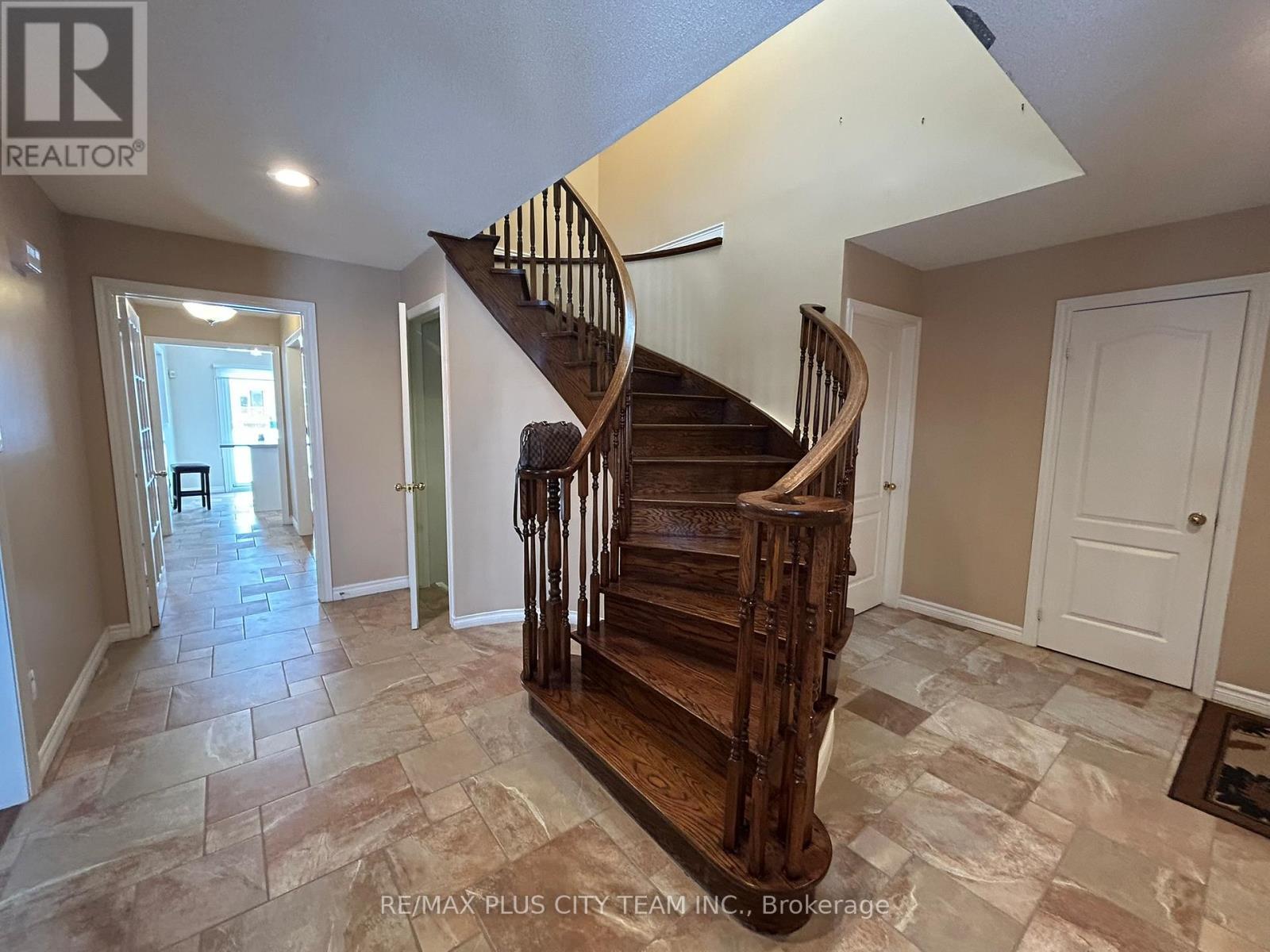 506 Dicenzo Drive, Hamilton, ON - Indoor Photo Showing Other Room