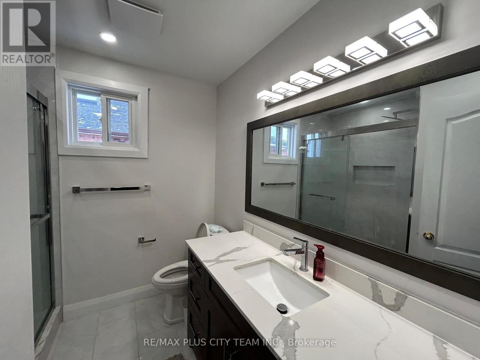 506 Dicenzo Drive, Hamilton, ON - Indoor Photo Showing Bathroom