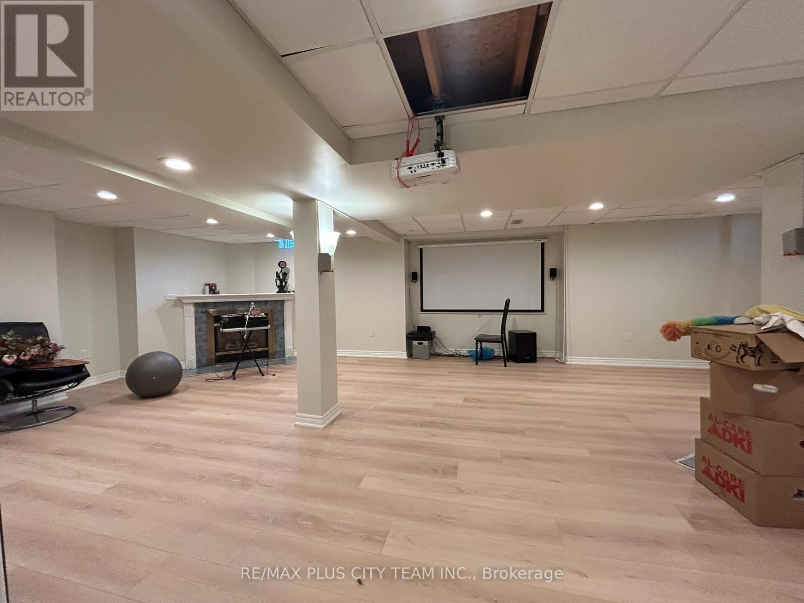 506 Dicenzo Drive, Hamilton, ON - Indoor Photo Showing Other Room