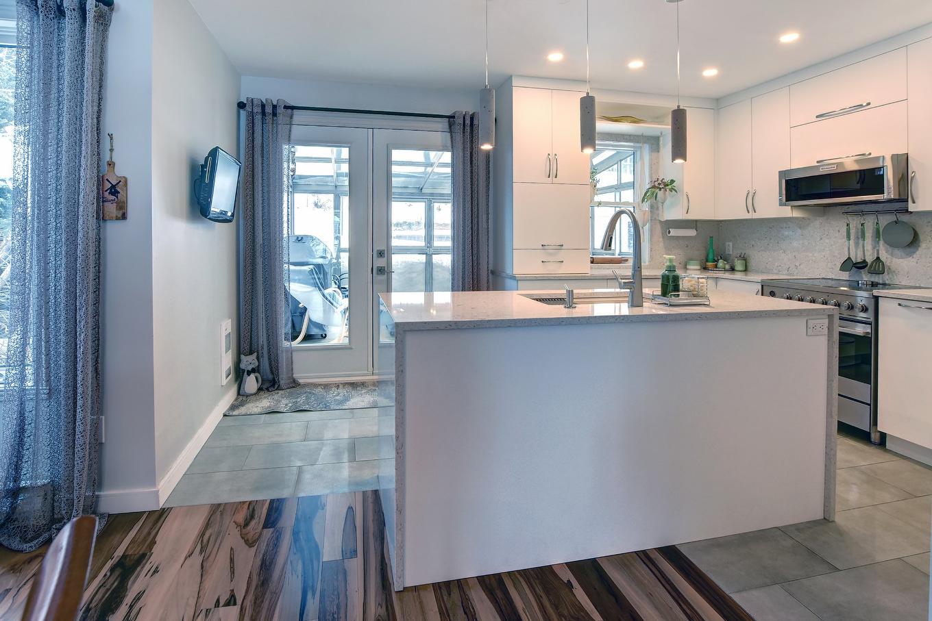 Vue d'ensemble - 1455 Place De Tournai, Terrebonne (Terrebonne), QC - Indoor Photo Showing Kitchen With Upgraded Kitchen