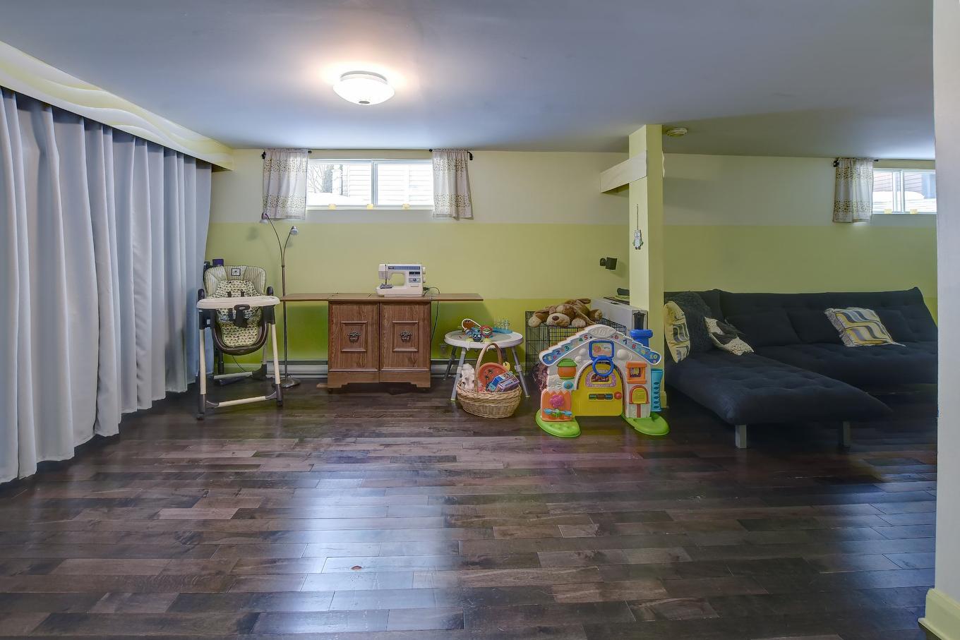 Salle familiale - 1455 Place De Tournai, Terrebonne (Terrebonne), QC - Indoor