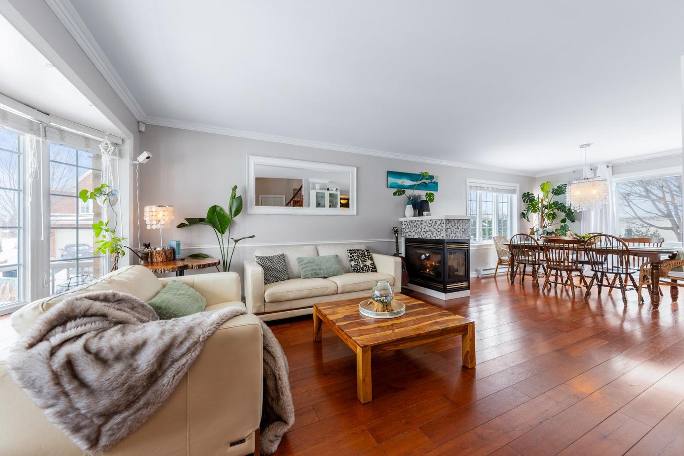 Overall view - 52 Rue De Lourtel, Saint-Jean-Sur-Richelieu, QC - Indoor Photo Showing Living Room