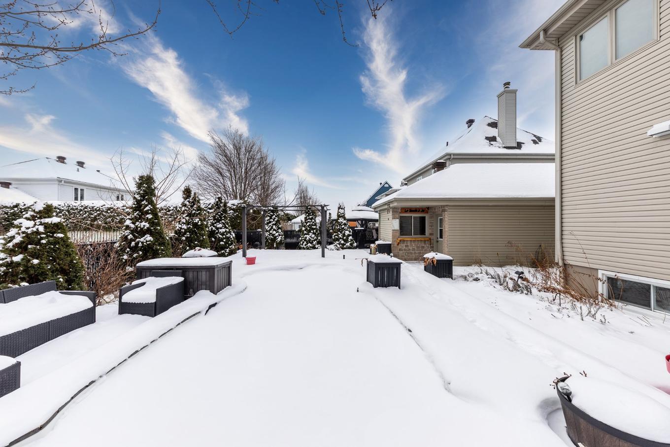 Pool - 52 Rue De Lourtel, Saint-Jean-Sur-Richelieu, QC - Outdoor