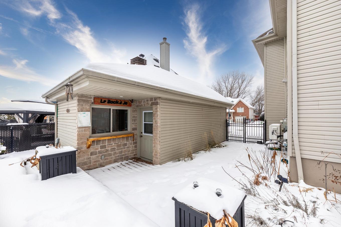 Garage - 52 Rue De Lourtel, Saint-Jean-Sur-Richelieu, QC - Outdoor With Exterior