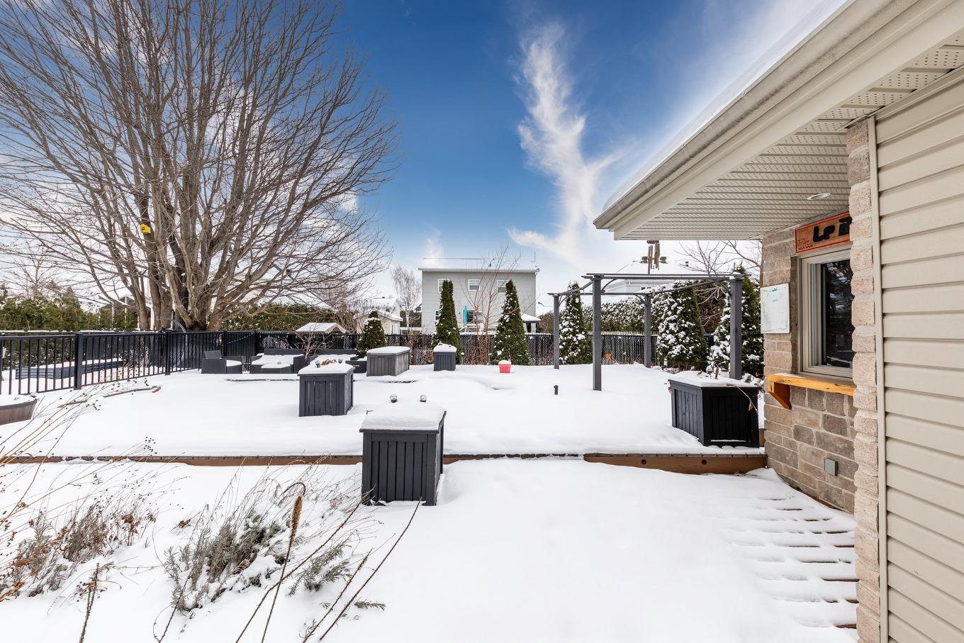 Backyard - 52 Rue De Lourtel, Saint-Jean-Sur-Richelieu, QC - Outdoor