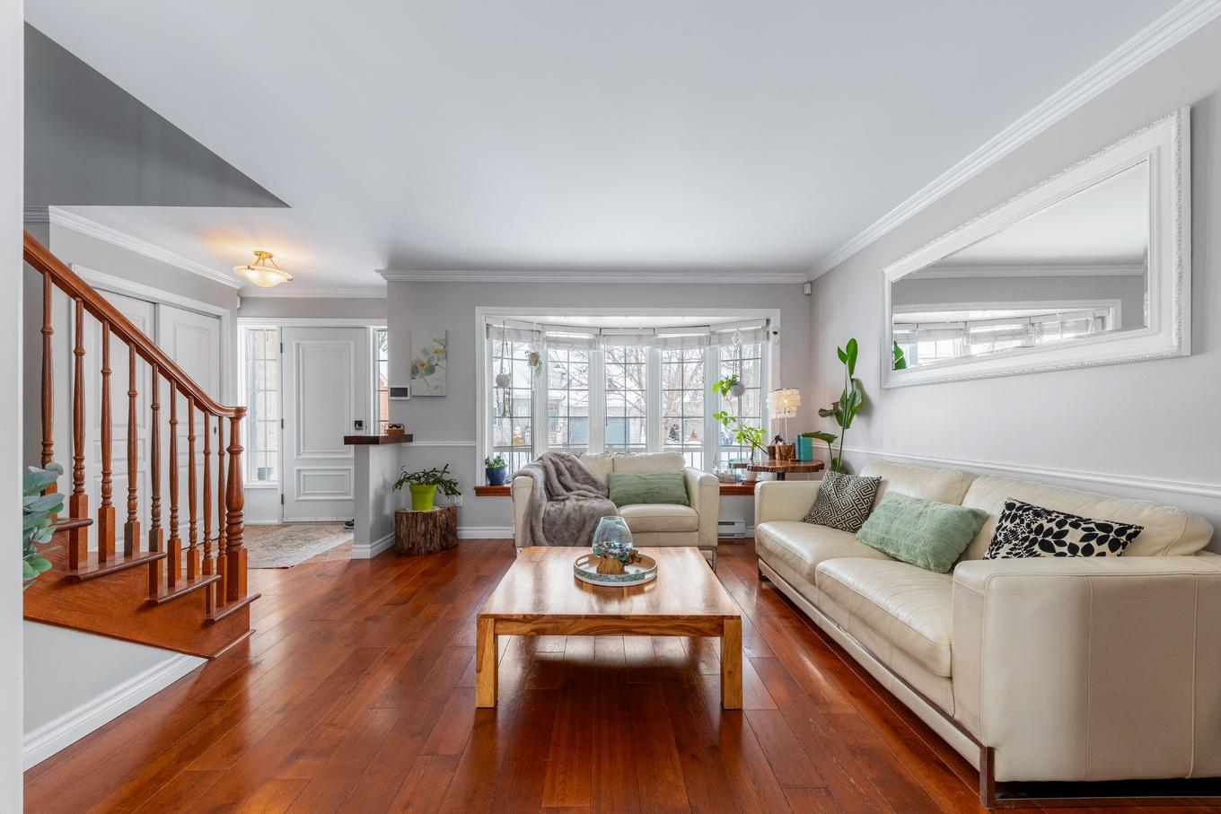 Living room - 52 Rue De Lourtel, Saint-Jean-Sur-Richelieu, QC - Indoor Photo Showing Living Room
