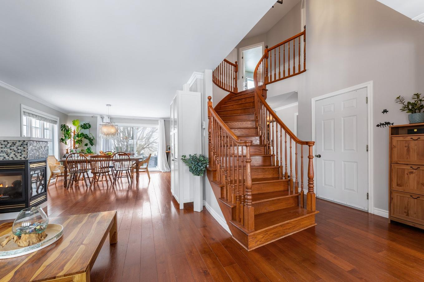 Overall view - 52 Rue De Lourtel, Saint-Jean-Sur-Richelieu, QC - Indoor With Fireplace