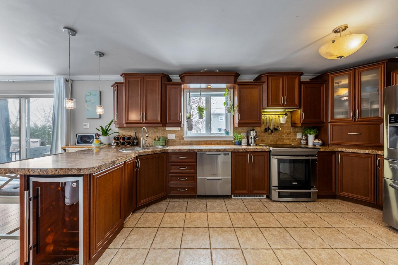 Kitchen - 52 Rue De Lourtel, Saint-Jean-Sur-Richelieu, QC - Indoor Photo Showing Kitchen