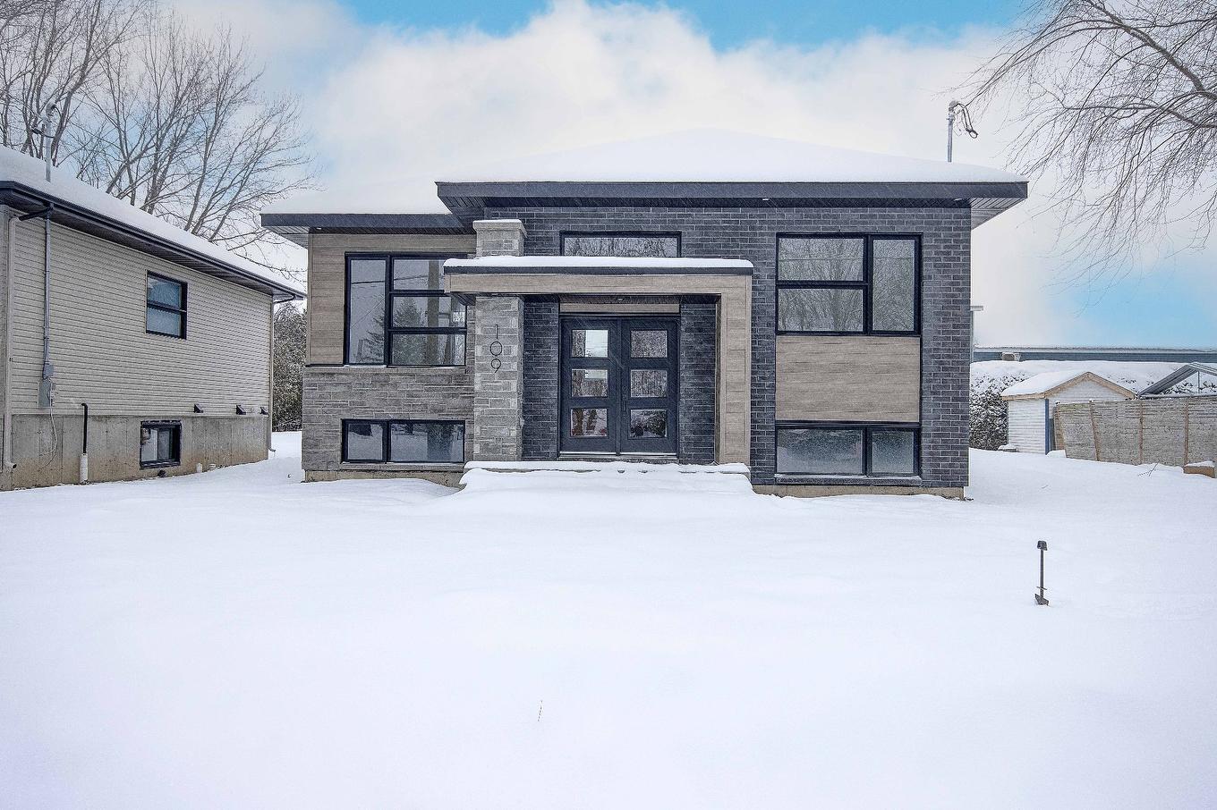 Façade - 109 Rue Dubuc, Saint-Jean-Sur-Richelieu, QC - Outdoor