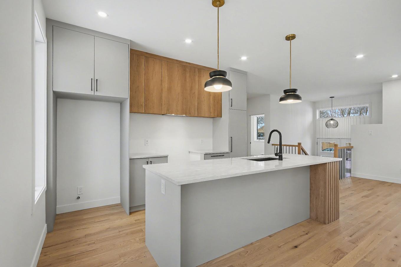 Cuisine - 109 Rue Dubuc, Saint-Jean-Sur-Richelieu, QC - Indoor Photo Showing Kitchen With Upgraded Kitchen