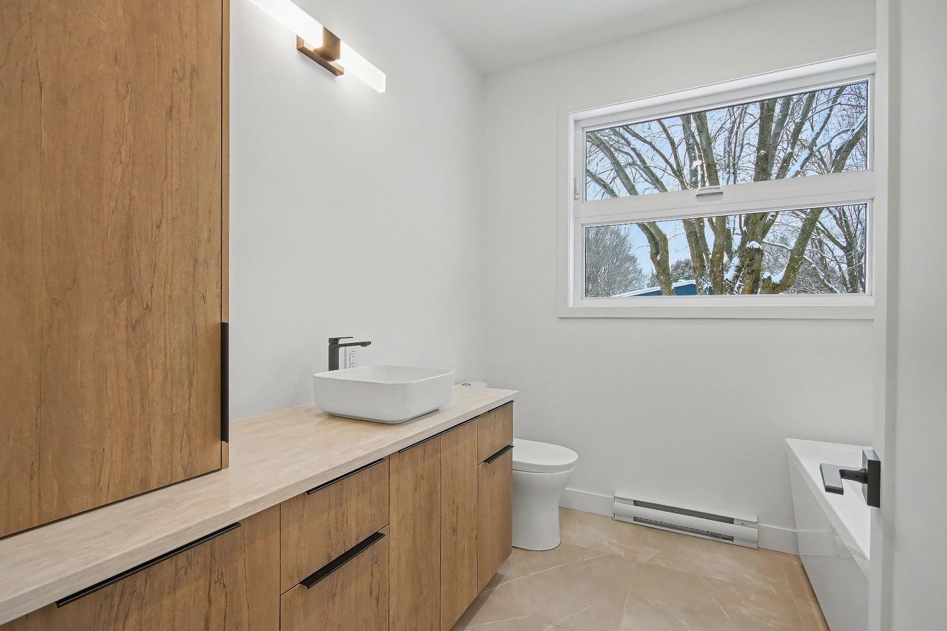 Salle de bains - 109 Rue Dubuc, Saint-Jean-Sur-Richelieu, QC - Indoor Photo Showing Bathroom