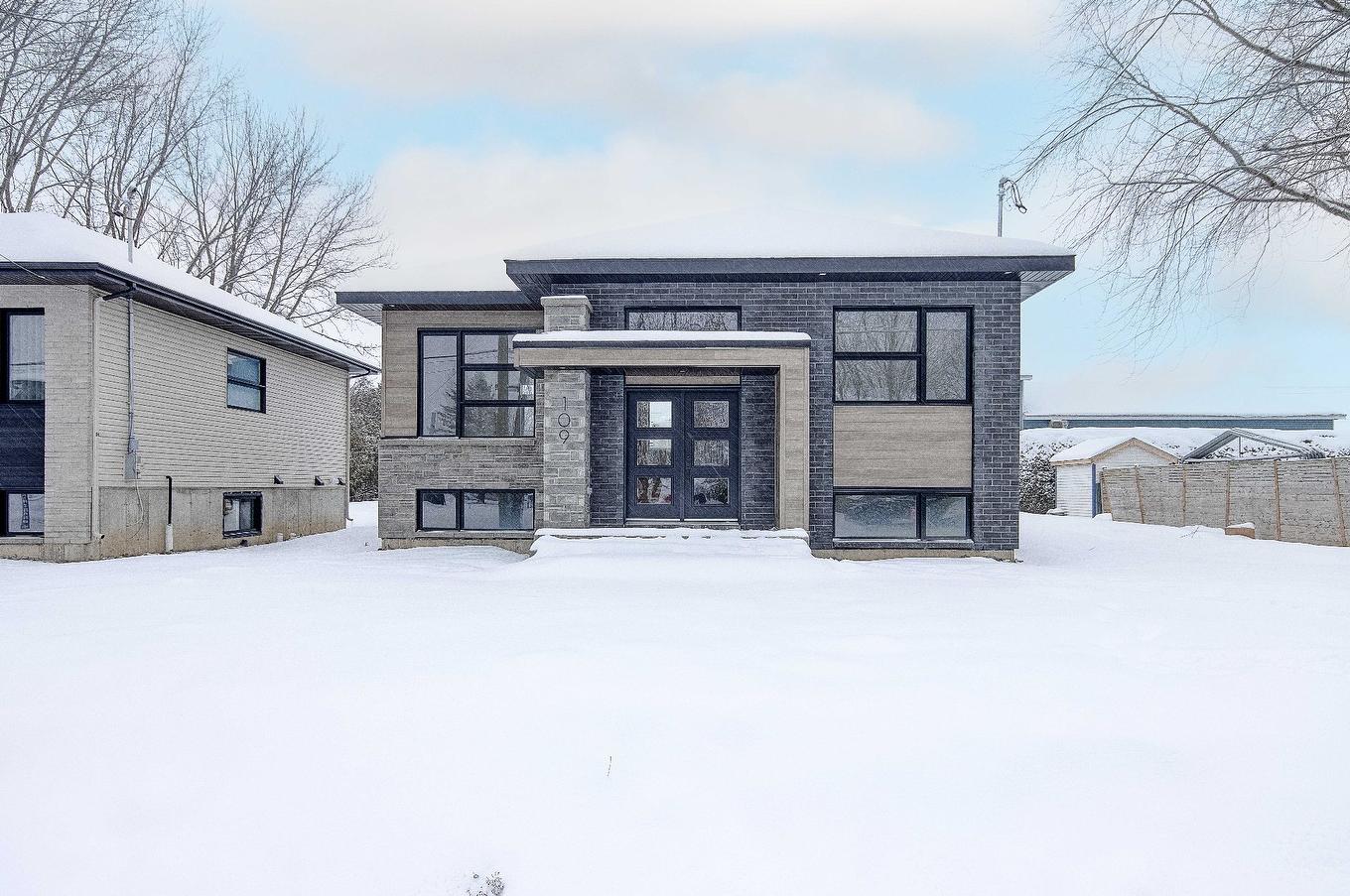 Façade - 109 Rue Dubuc, Saint-Jean-Sur-Richelieu, QC - Outdoor