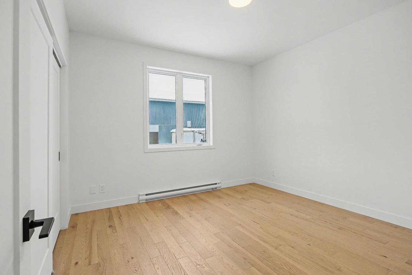 Chambre à coucher - 109 Rue Dubuc, Saint-Jean-Sur-Richelieu, QC - Indoor Photo Showing Other Room