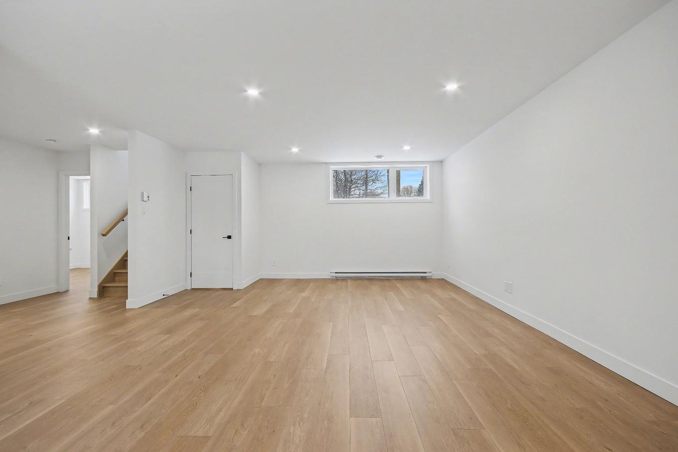 Salle familiale - 109 Rue Dubuc, Saint-Jean-Sur-Richelieu, QC - Indoor Photo Showing Other Room