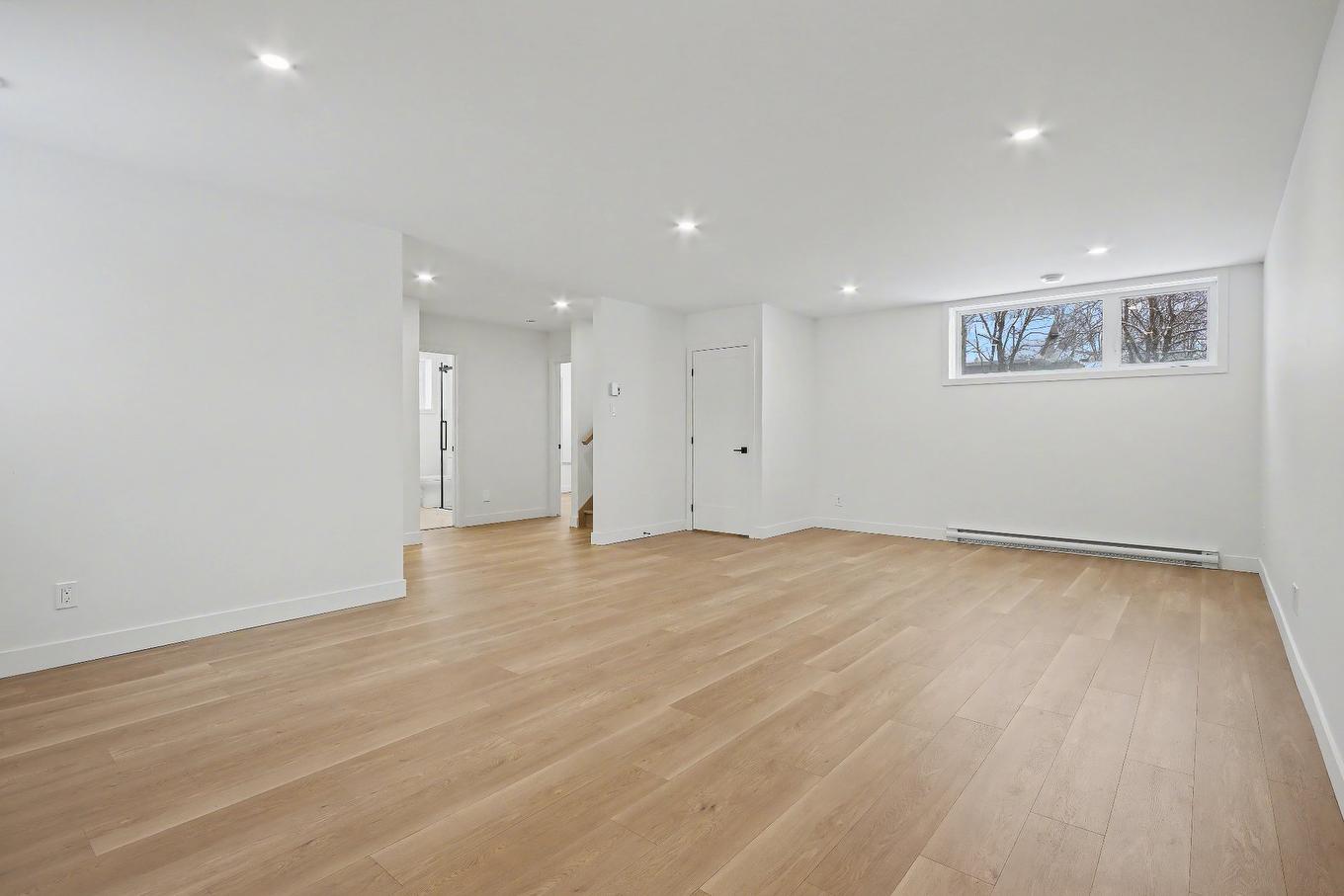 Salle familiale - 109 Rue Dubuc, Saint-Jean-Sur-Richelieu, QC - Indoor Photo Showing Other Room