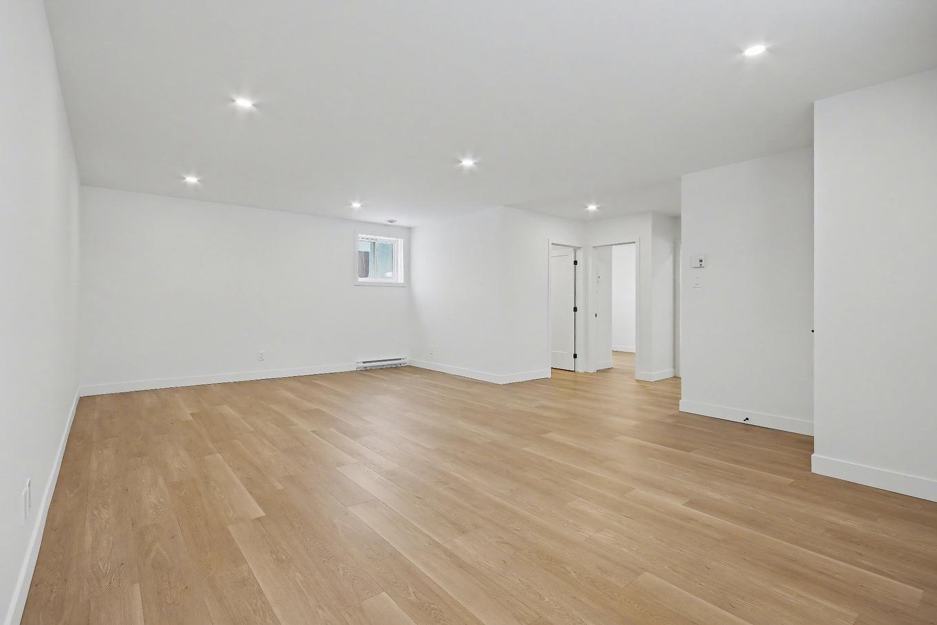 Salle familiale - 109 Rue Dubuc, Saint-Jean-Sur-Richelieu, QC - Indoor Photo Showing Other Room