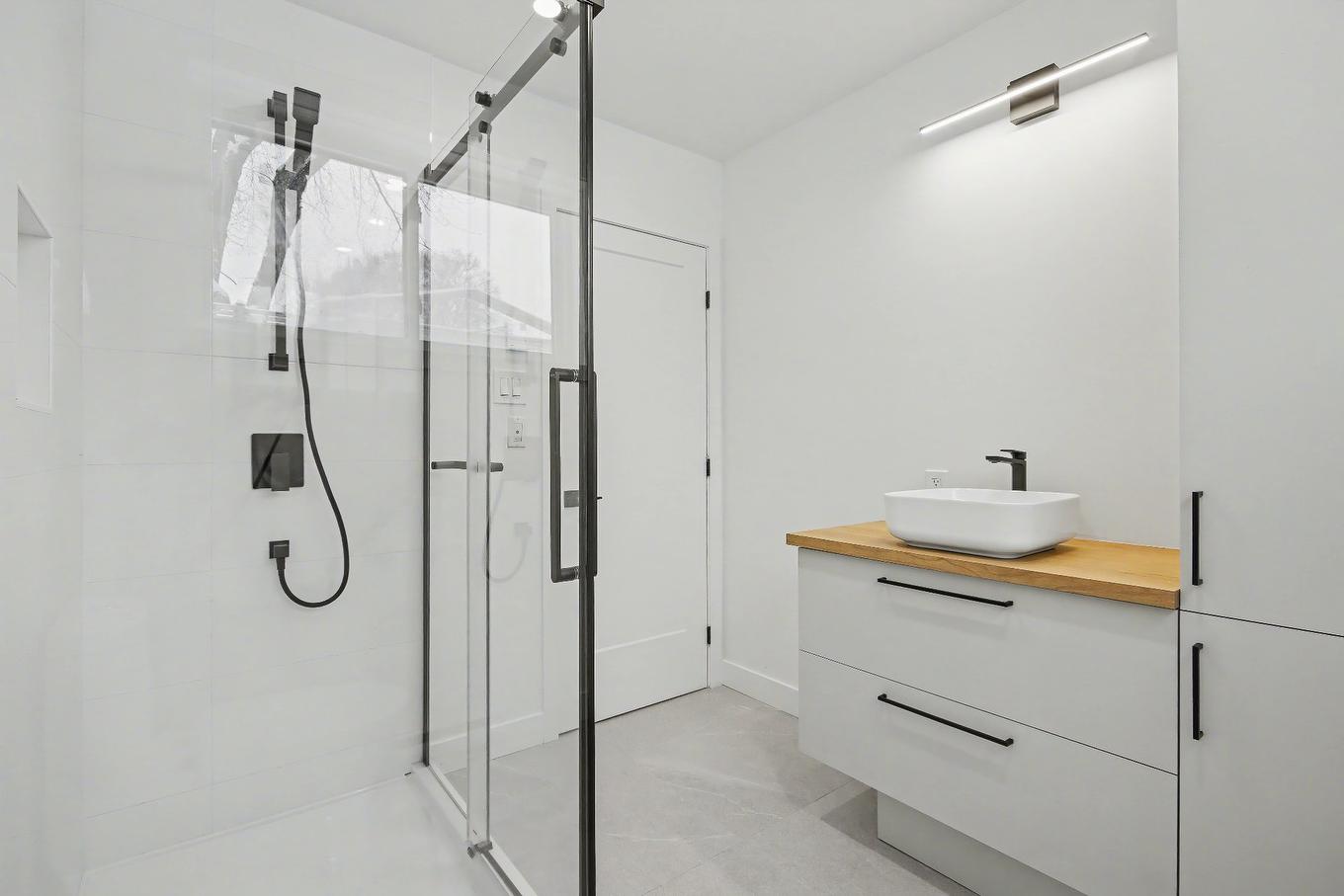 Salle de bains - 109 Rue Dubuc, Saint-Jean-Sur-Richelieu, QC - Indoor Photo Showing Bathroom