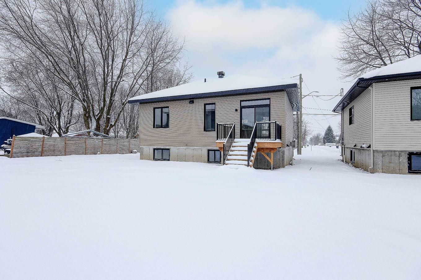 Face arrière - 109 Rue Dubuc, Saint-Jean-Sur-Richelieu, QC - Outdoor