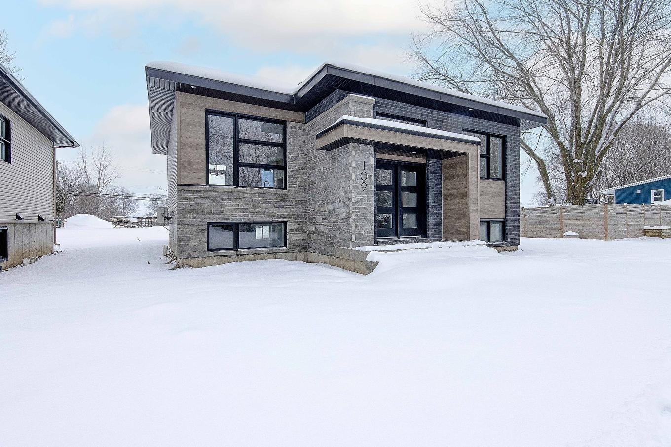 Façade - 109 Rue Dubuc, Saint-Jean-Sur-Richelieu, QC - Outdoor
