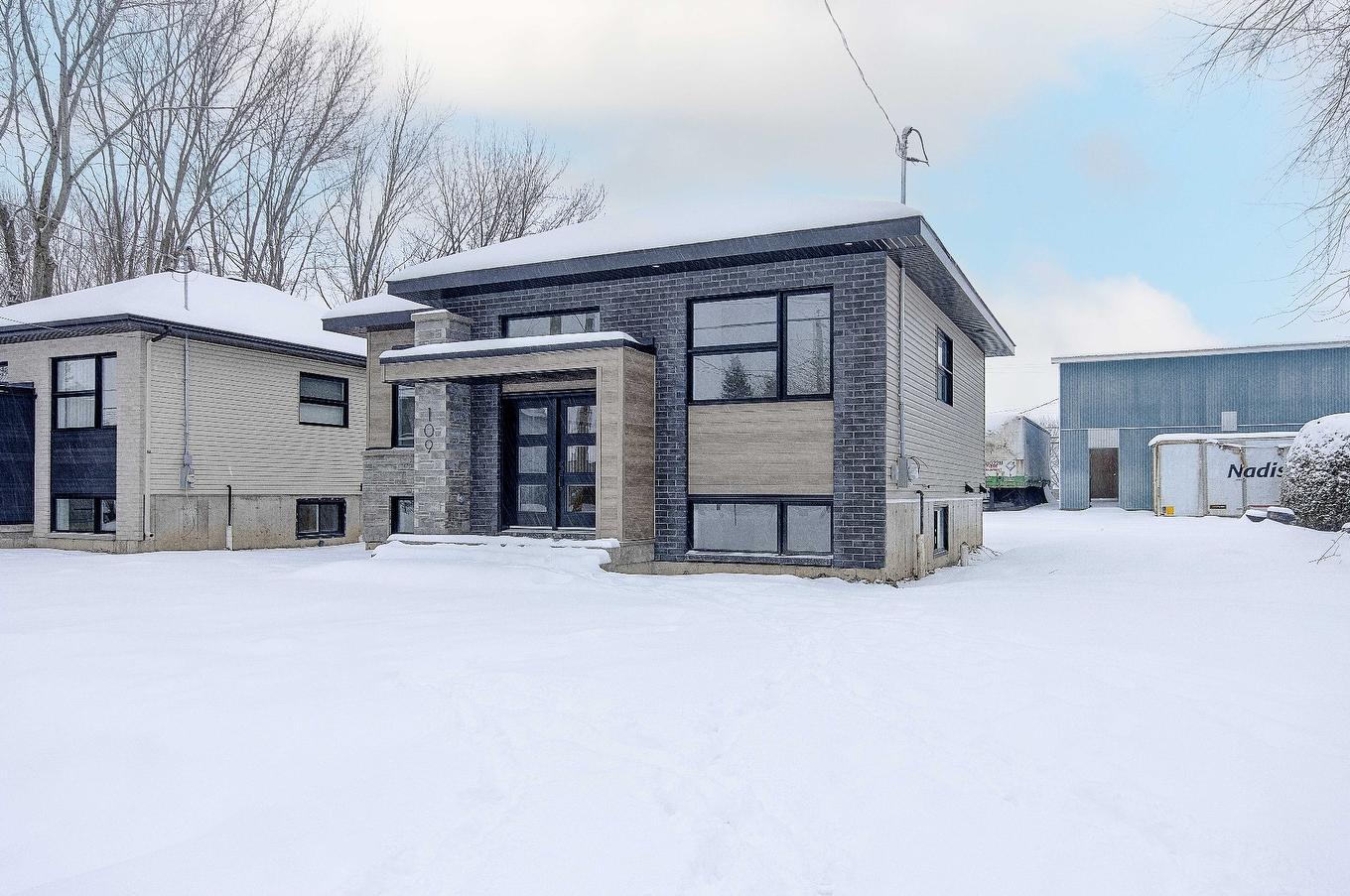 Façade - 109 Rue Dubuc, Saint-Jean-Sur-Richelieu, QC - Outdoor