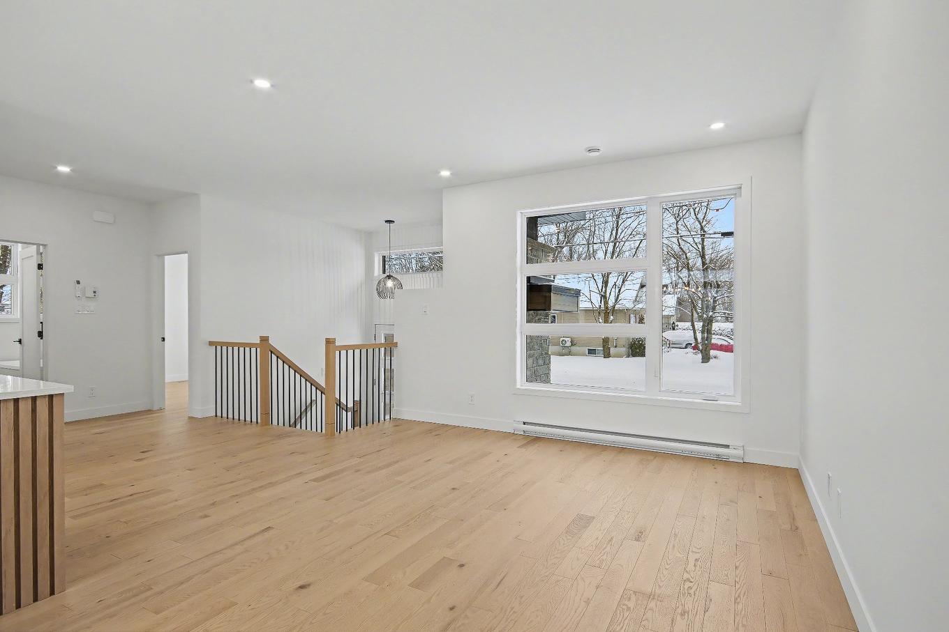 Salon - 109 Rue Dubuc, Saint-Jean-Sur-Richelieu, QC - Indoor Photo Showing Other Room