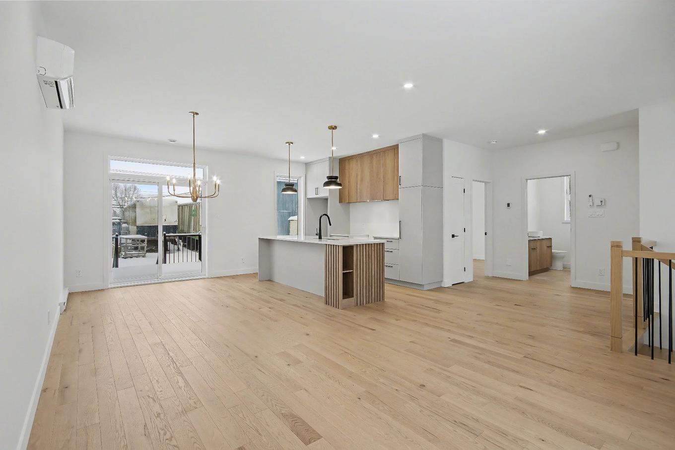 Salon - 109 Rue Dubuc, Saint-Jean-Sur-Richelieu, QC - Indoor Photo Showing Other Room