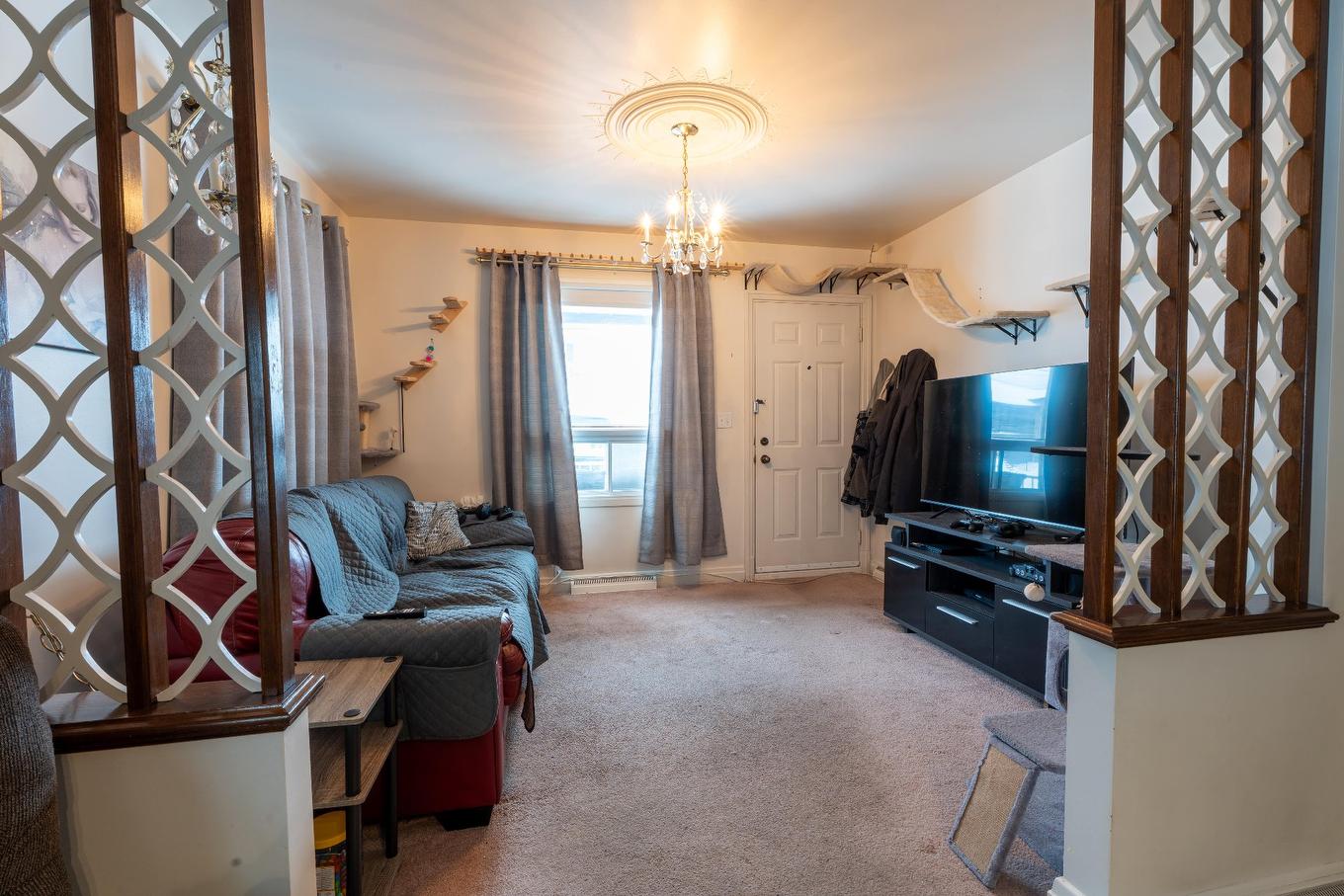 Salon - 135 9E Avenue, Drummondville, QC - Indoor