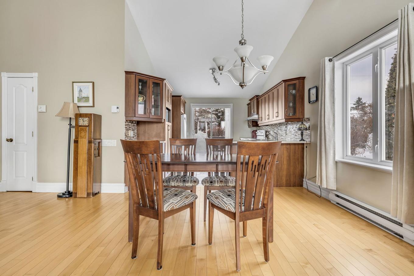 Salle à manger - 4359 Rue Des Tourne-Pierres, Québec (Charlesbourg), QC - Indoor Photo Showing Dining Room