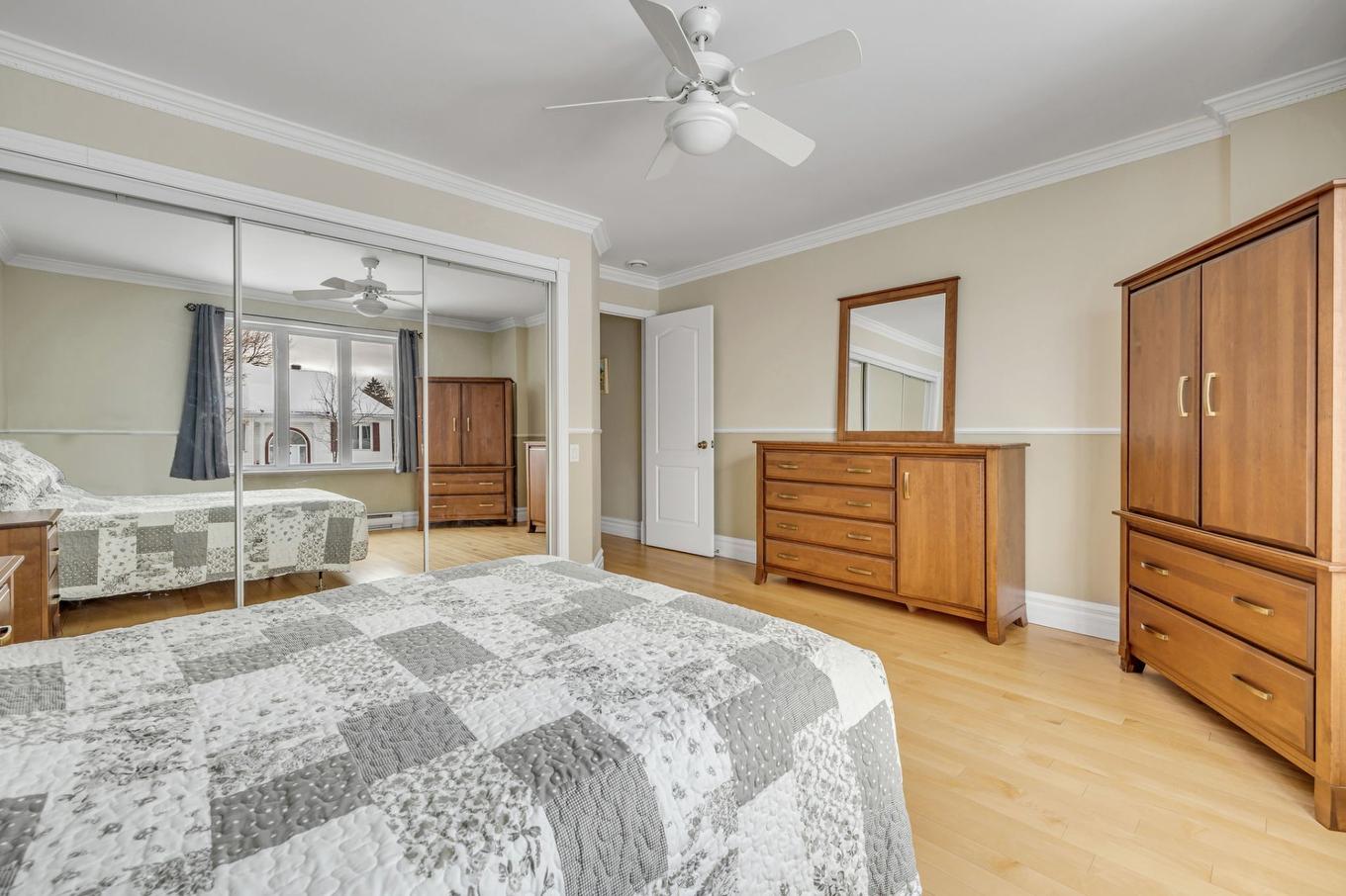 Chambre à coucher principale - 4359 Rue Des Tourne-Pierres, Québec (Charlesbourg), QC - Indoor Photo Showing Bedroom