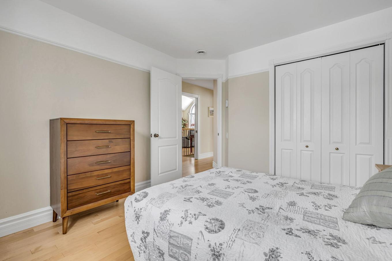 Chambre à coucher principale - 4359 Rue Des Tourne-Pierres, Québec (Charlesbourg), QC - Indoor Photo Showing Bedroom