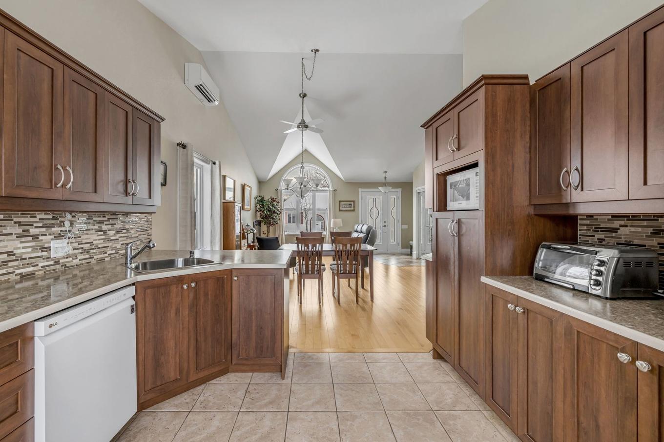 Cuisine - 4359 Rue Des Tourne-Pierres, Québec (Charlesbourg), QC - Indoor Photo Showing Kitchen