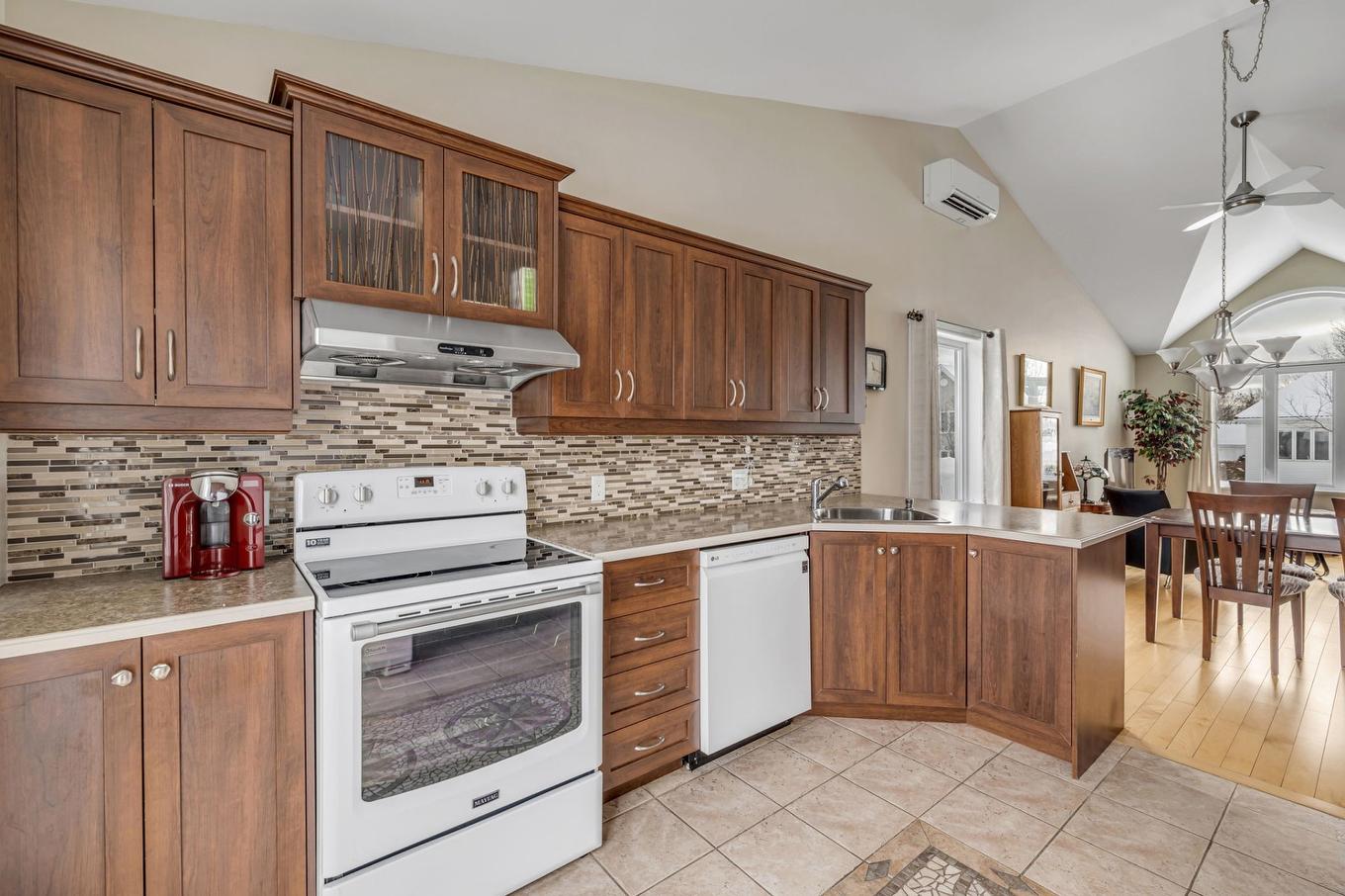 Cuisine - 4359 Rue Des Tourne-Pierres, Québec (Charlesbourg), QC - Indoor Photo Showing Kitchen