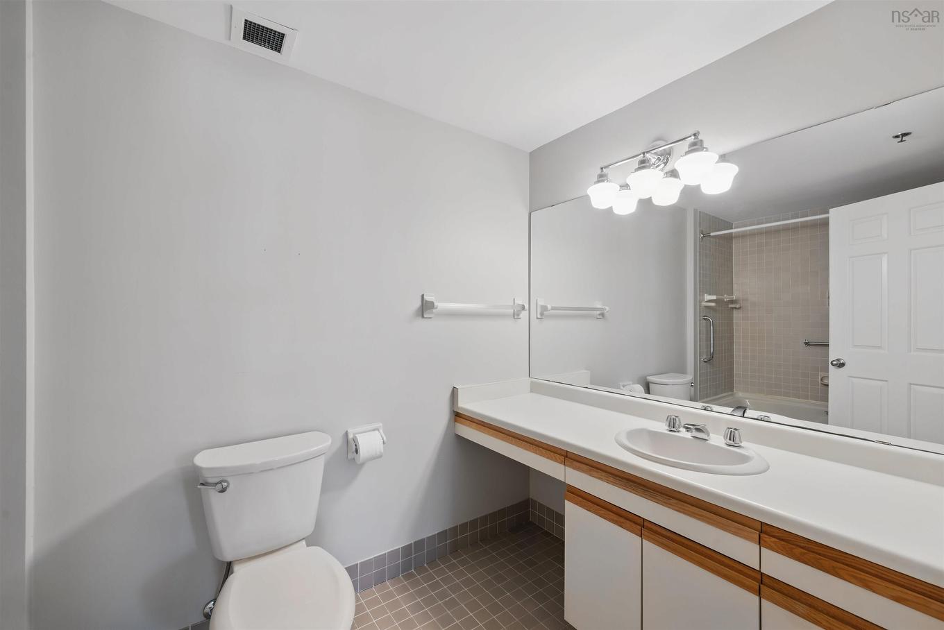 112 1350 Oxford Street, Halifax, NS